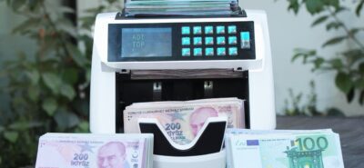 tl ve eruo banknotlarla birlikte eski para sayma makinesi