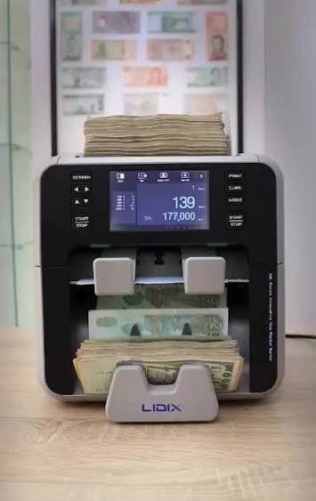 Lidix ML2v profesyonel para sayma makinesi paralar üzerinde